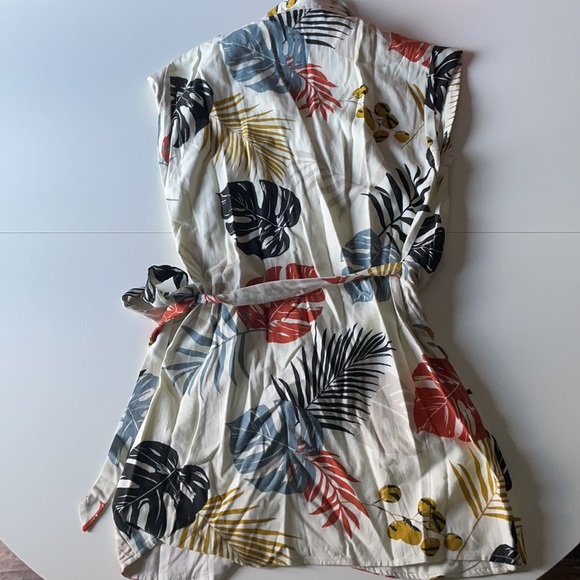 VICI tropical wrap dress - Picture 3 of 4